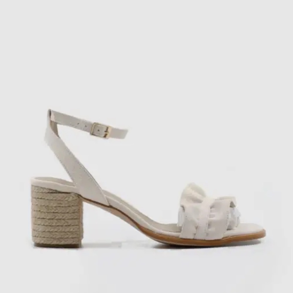 Alohas x Ellie Bullen in Off White